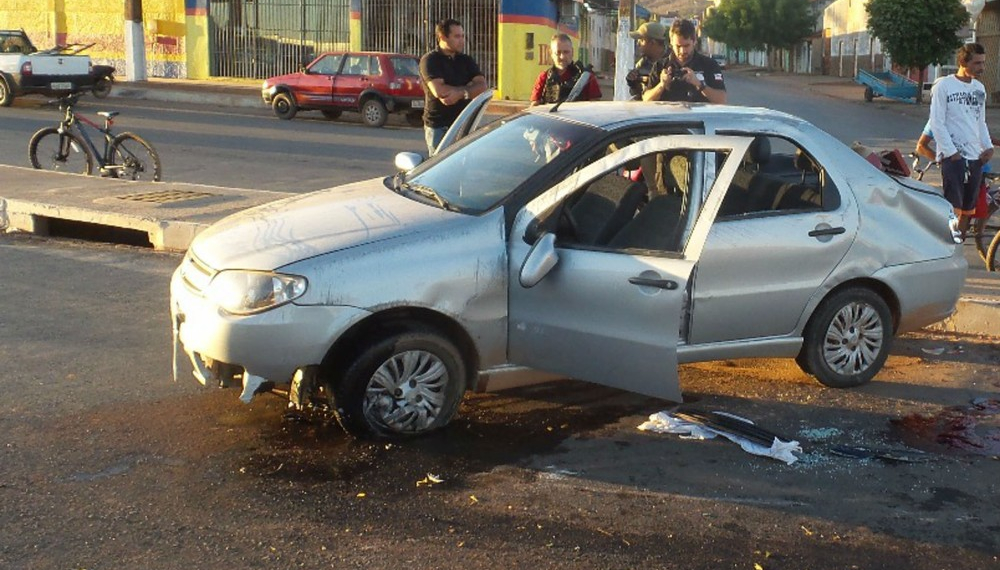 Adolescente de 17 anos morre após capotar carro na BA; outros quatro jovens ficaram feridos