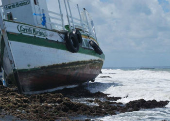 Com tempo instável, buscas por desaparecidos de tragédia que deixou 18 mortos são retomadas na BA