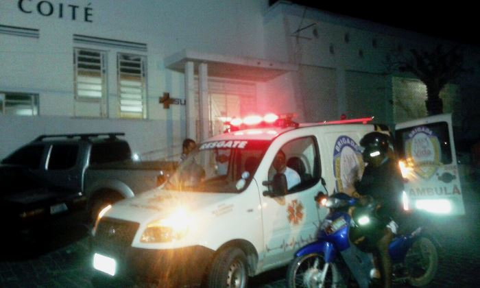 Coité – Homem é transferido em estado grave após sofrer tentativa de homicídio dentro de bar