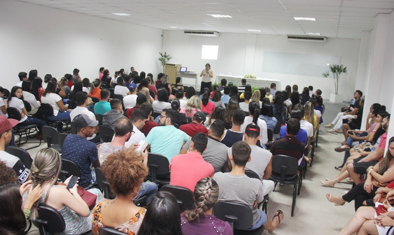 Coité – Aula Magna na FARESI abre oficialmente o semestre letivo de 2017.2