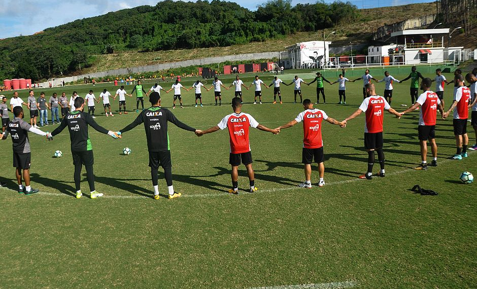 Bahia e Vitória fazem homenagem às vítimas de naufrágio