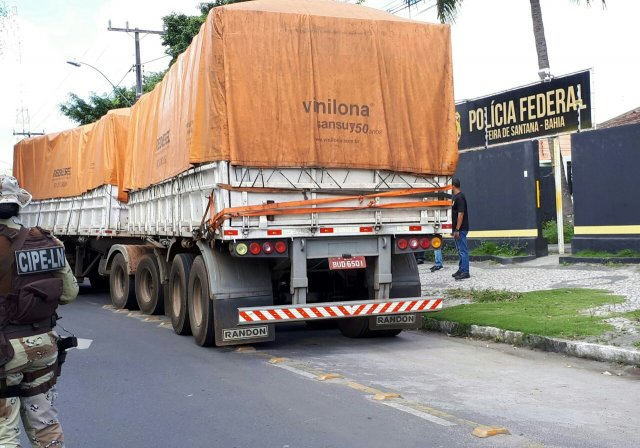 Polícia apreende bitrem carregada de drogas na BR-116 em Feira de Santana