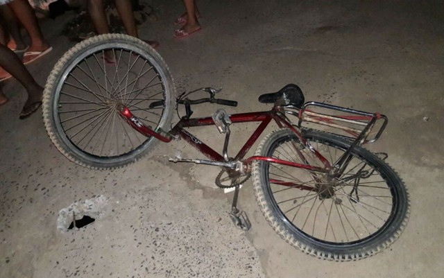 Pai e filho em bicicleta morrem após serem atropelados por moto na cidade de Barreiras, na Bahia