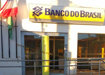 Criminosos explodem agência e fazem vigilante refém na Bahia