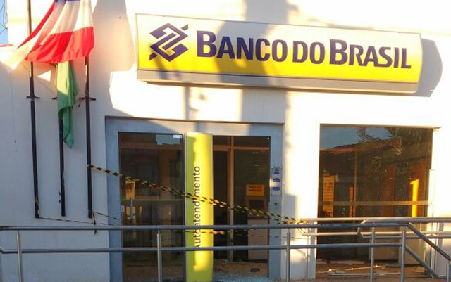 Criminosos explodem agência e fazem vigilante refém na Bahia
