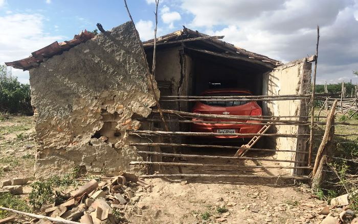 Carro de comerciante de São Gonçalo dos Campos vitima de latrocínio é encontrado em casa abandonada em Retirolândia
