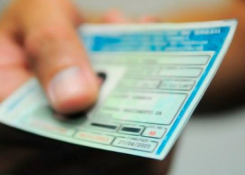 Detran-BA publica nova lista de CNHs suspensas: motorista deve devolver carteira