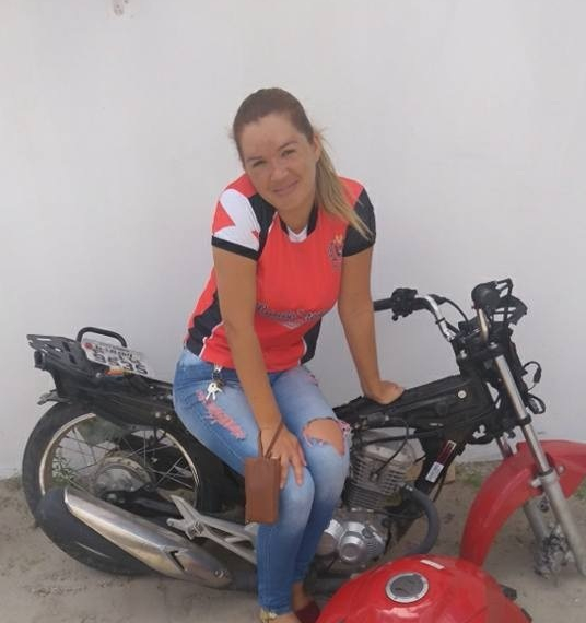 Moto tomada de assalto é encontrada parcialmente depenada