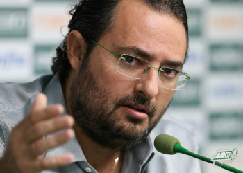 Diretor confirma que Felipe Melo não joga mais pelo Palmeiras