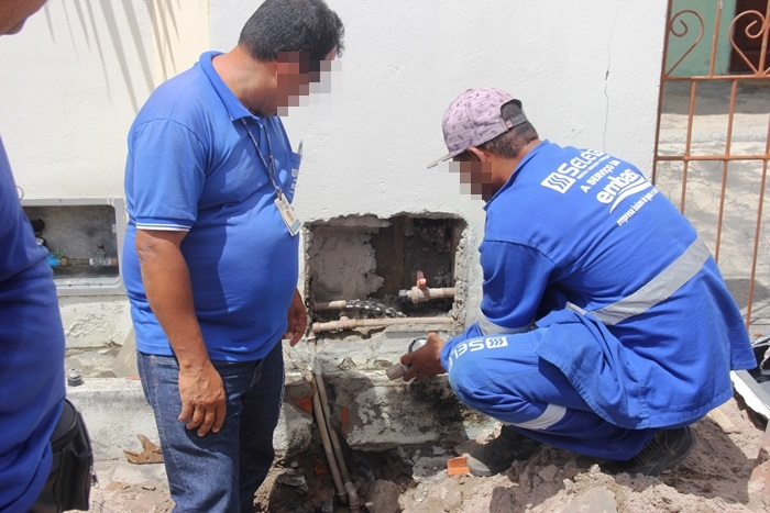 Embasa e Polícia Militar flagram gato d’água em plena rua da Delegacia de Coité