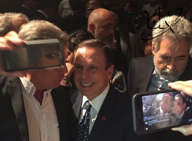 Manifestantes jogam ovos em João Doria. ‘Falta de respeito’: ‘Não me intimida’