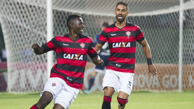 Vitória vence o Coritiba fora de casa e deixa a zona de rebaixamento
