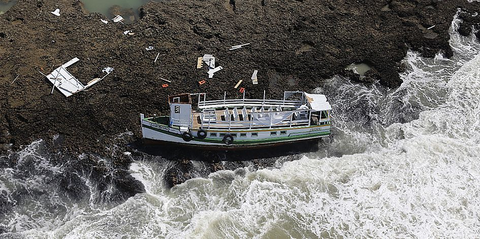 Autoridades revisam número de mortos em tragédia com embarcação na Bahia