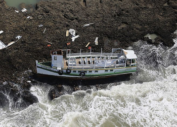 Autoridades revisam número de mortos em tragédia com embarcação na Bahia