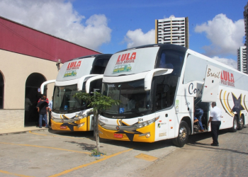 Feira – De jaleco e chapéu de couro Lula participa de ato de Defesa do Semiárido e Agricultura Familiar