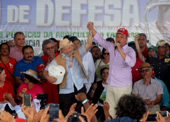 Feira – De jaleco e chapéu de couro Lula participa de ato de Defesa do Semiárido e Agricultura Familiar