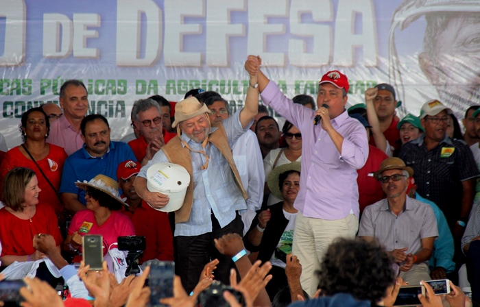 Feira – De jaleco e chapéu de couro Lula participa de ato de Defesa do Semiárido e Agricultura Familiar