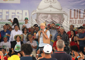 Feira – De jaleco e chapéu de couro Lula participa de ato de Defesa do Semiárido e Agricultura Familiar