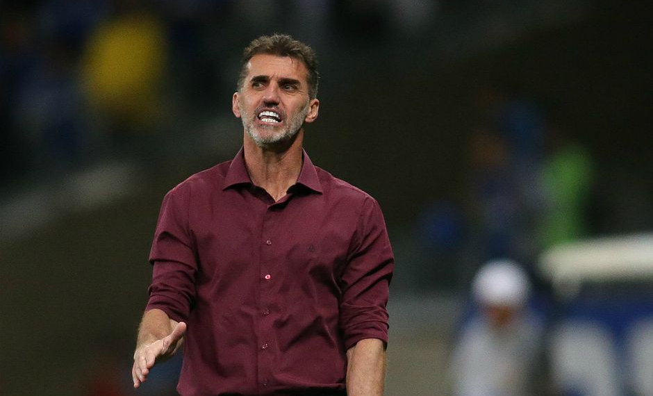 Mancini se irrita com repórter após triunfo: ‘Você é corintiano?’