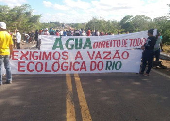 Manifestantes bloqueiam BR 407 em protesto pela falta d’água