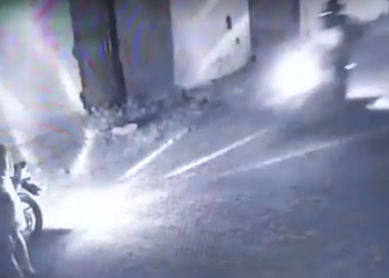 Mais uma motocicleta é tomada de assalto em Coité: câmera de segurança mostra o exato momento