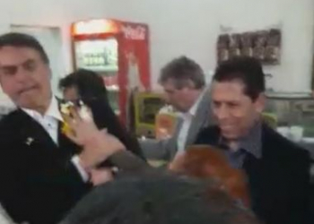 Jair Bolsonaro leva ovada durante visita a Ribeirão Preto