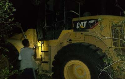 Pá carregadeira roubada de mineradora em Tucano é encontrada em Biritinga