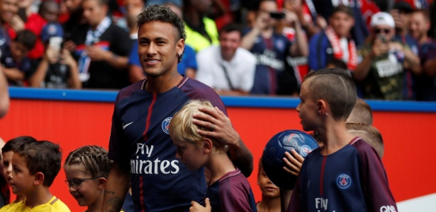 Barcelona recebe dinheiro de transferência de Neymar e jogador pode estrear pelo PSG no domingo