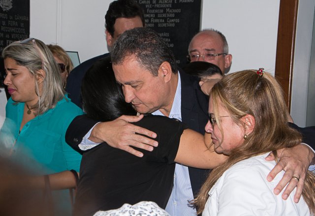 Despedida de vereador tem cortejo em carro do Corpo de Bombeiros e muita comoção