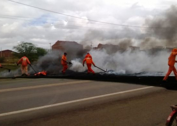 Paralisações de caminhoneiros foram registradas em oito estados, segundo a PRF