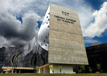 TST publica edital para concurso com 52 vagas; salário chega a R$ 10,4 mil