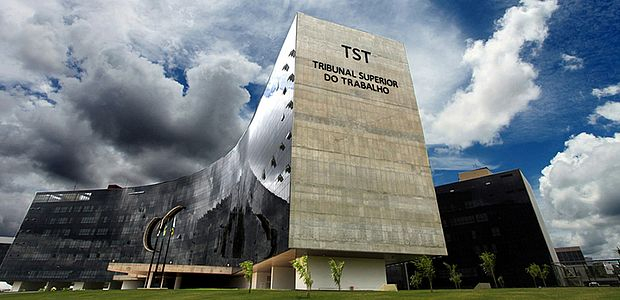 TST publica edital para concurso com 52 vagas; salário chega a R$ 10,4 mil