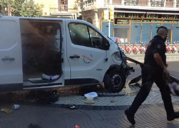 Atropelamento deixa mortos em Barcelona; polícia suspeita de terrorismo