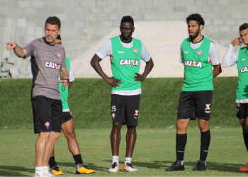 Com Mancini no comando, Vitória ainda não levou gol fora de casa