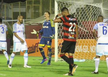 Vitória quebra a boa sequencia no Brasileiro com derrota para o Avai em pleno Barradão