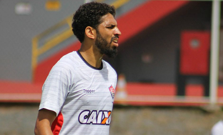 Wallace defende Vitória: ‘tem condição para vencer o Corinthians’
