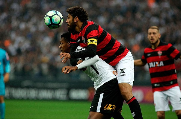 Com Wallace em campo Vitória venceu Fla e Corinthians fora de casa e sem sofrer gols