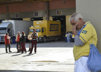 Correios lançam 3º plano de demissão em 2017 para tentar zerar prejuízo