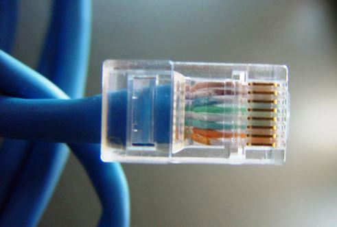 54% das casas brasileiras têm internet, aponta pesquisa