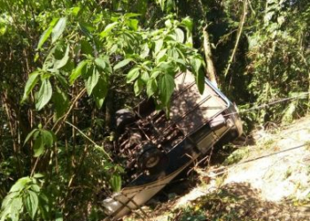 Ubatuba: Ônibus com mais de 30 pessoas tomba em serra; ao menos 3 morrem