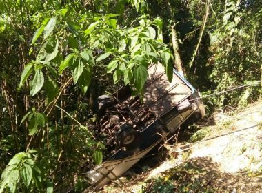 Ubatuba: Ônibus com mais de 30 pessoas tomba em serra; ao menos 3 morrem