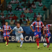 Com gol de pênalti polêmico aos 52 min do segundo tempo, Bahia vence o Grêmio e se afasta do Z4
