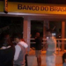 Bandidos explodem agências e fogem atirando em cidade no sudoeste da Bahia