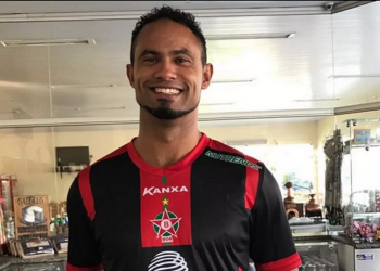 TJ de Minas Gerais diminui pena do goleiro Bruno