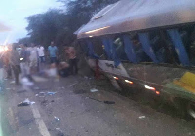 Uma pessoa morre em acidente envolvendo ônibus que transportava universitários na BA 052