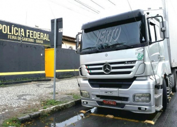 Carreta com placa de Coité é apreendida com 800 kg de maconha em Feira de Santana