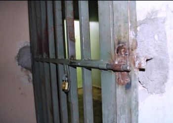 SP – Cansada de ver a filha doente ser violentada na rua, família faz cela em casa