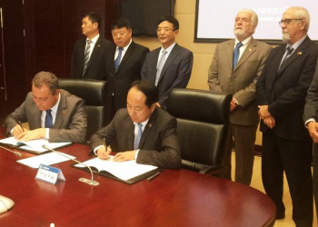 Rui assina acordo com empresa chinesa para viabilizar Ponte Salvador-Itaparica