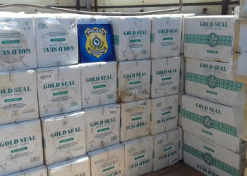 PRF apreende carreta com 6 milhões de cigarros contrabandeados do Paraguai