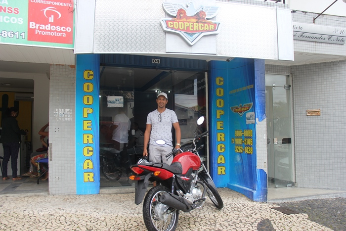 27ª moto sorteada pela COOPERCAR premiou associado de Conceição do Coité